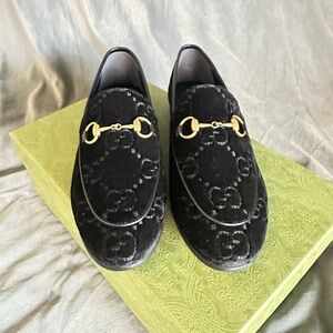 New GUCCI velvet loafers, size 7